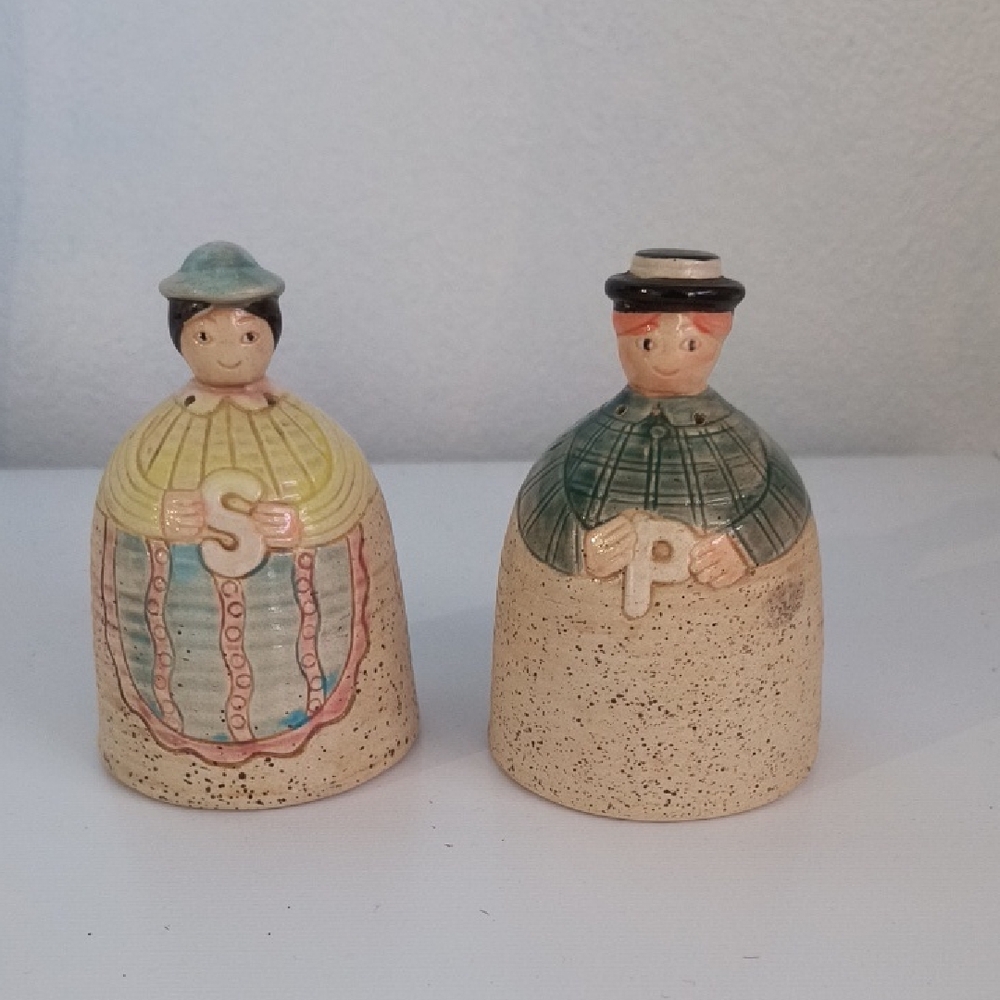 🌴Charming Ceramic Salt and Pepper Shakers By Stafford Made In Japan